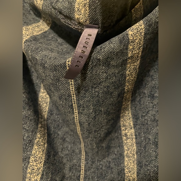 Beautiful top for any occasion - Picture 3 of 3